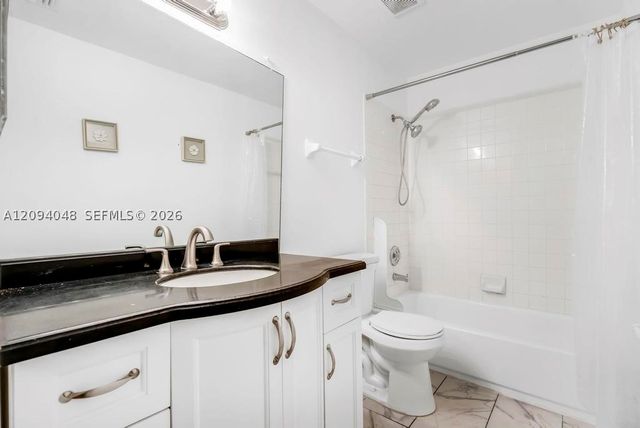 3433 NW 44th St 203, Oakland Park, FL 33309