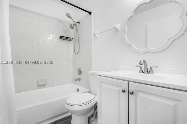 3433 NW 44th St 203, Oakland Park, FL 33309