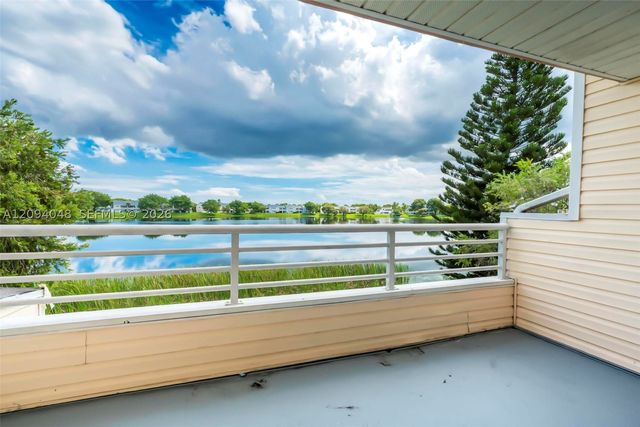 3433 NW 44th St 203, Oakland Park, FL 33309