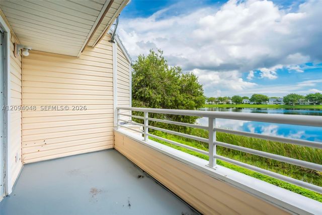 3433 NW 44th St 203, Oakland Park, FL 33309