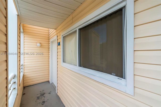 3433 NW 44th St 203, Oakland Park, FL 33309