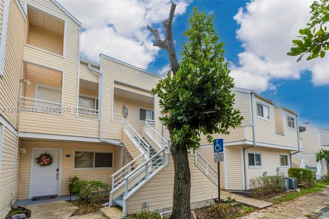 3433 NW 44th St 203, Oakland Park, FL 33309