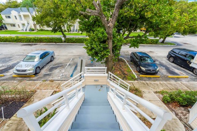 3433 NW 44th St 203, Oakland Park, FL 33309