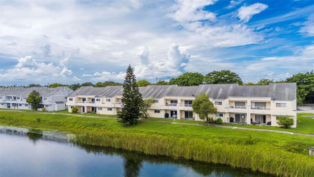 3433 NW 44th St 203, Oakland Park, FL 33309
