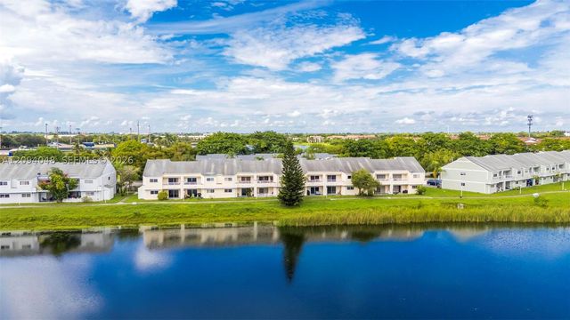 3433 NW 44th St 203, Oakland Park, FL 33309