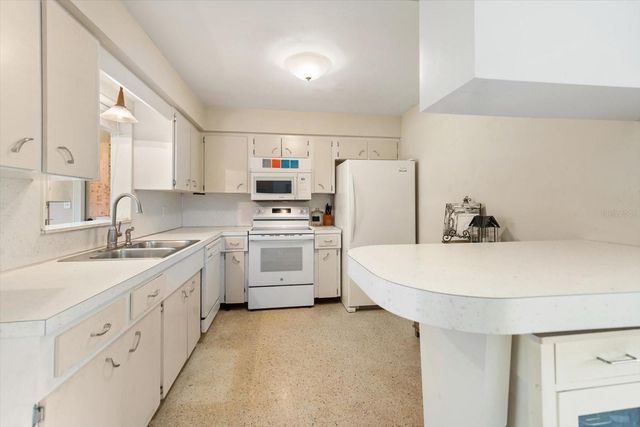 4390 20TH AVENUE N, St Petersburg, FL 33713