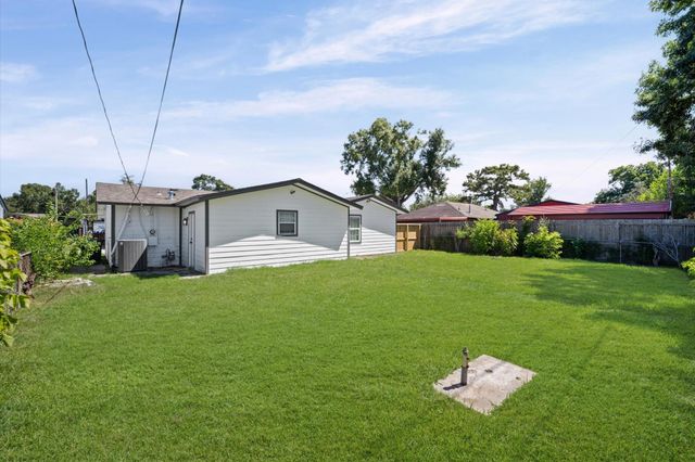 5874 Belneath Street, Houston, TX 77033