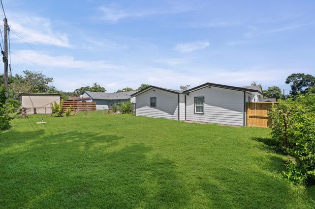 5874 Belneath Street, Houston, TX 77033