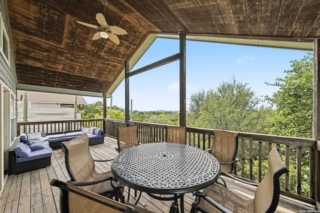 700 OAKLEAF DR, Canyon Lake, TX 78133