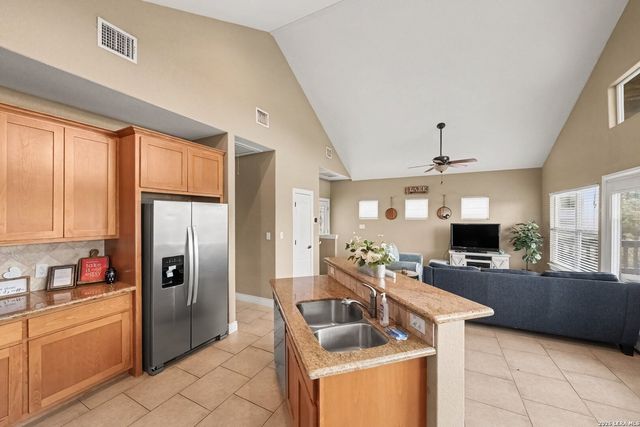 700 OAKLEAF DR, Canyon Lake, TX 78133