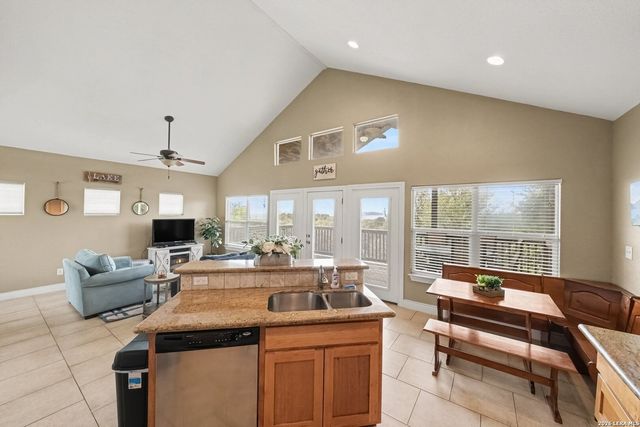 700 OAKLEAF DR, Canyon Lake, TX 78133