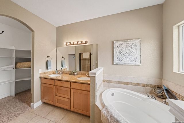 700 OAKLEAF DR, Canyon Lake, TX 78133