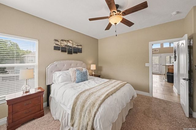 700 OAKLEAF DR, Canyon Lake, TX 78133