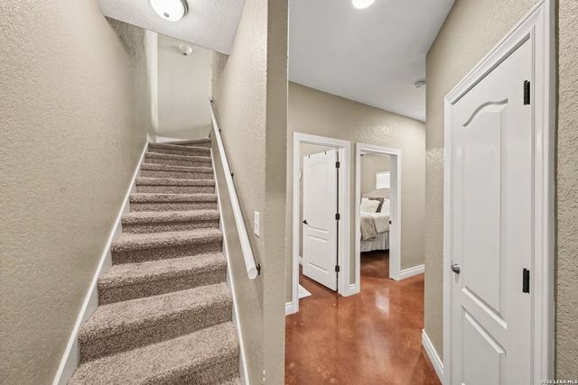 700 OAKLEAF DR, Canyon Lake, TX 78133