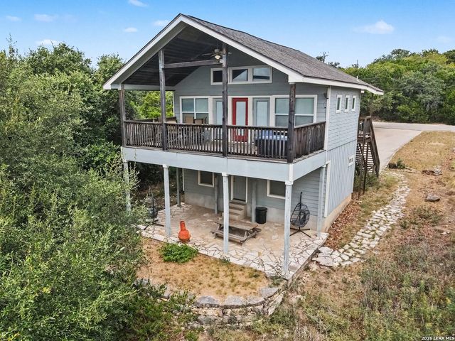 700 OAKLEAF DR, Canyon Lake, TX 78133
