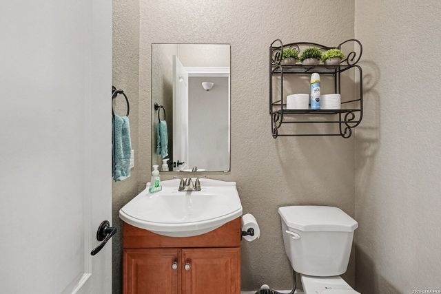 700 OAKLEAF DR, Canyon Lake, TX 78133