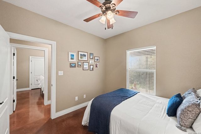 700 OAKLEAF DR, Canyon Lake, TX 78133