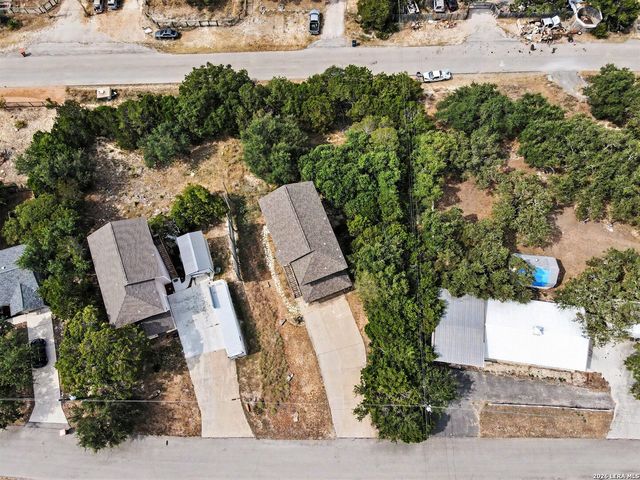 700 OAKLEAF DR, Canyon Lake, TX 78133