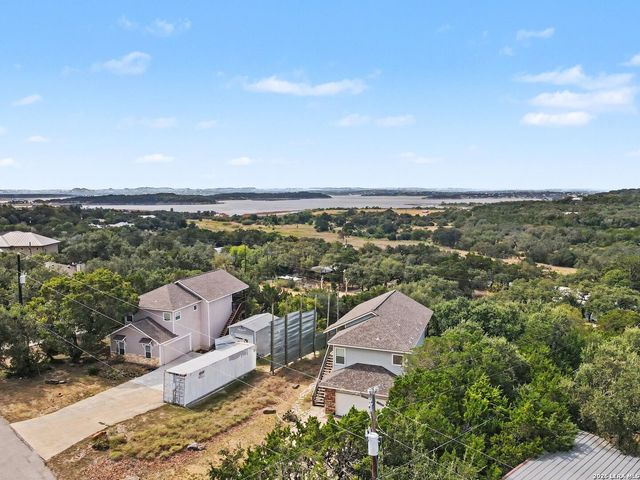700 OAKLEAF DR, Canyon Lake, TX 78133