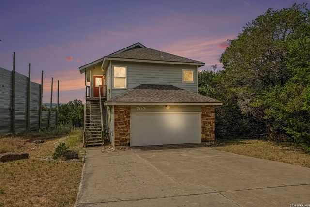 700 OAKLEAF DR, Canyon Lake, TX 78133