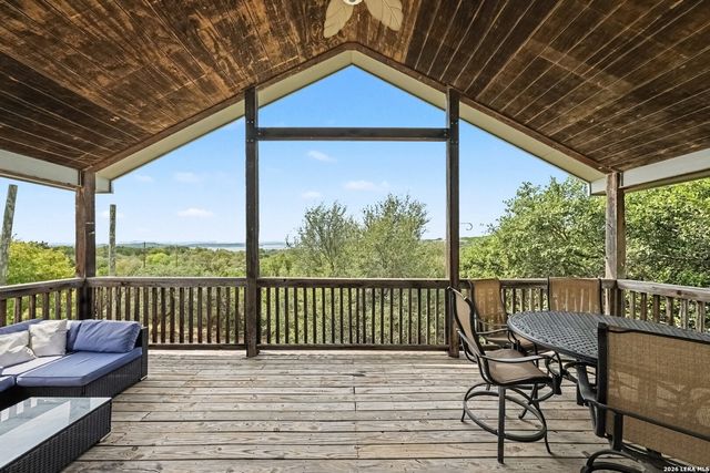 700 OAKLEAF DR, Canyon Lake, TX 78133