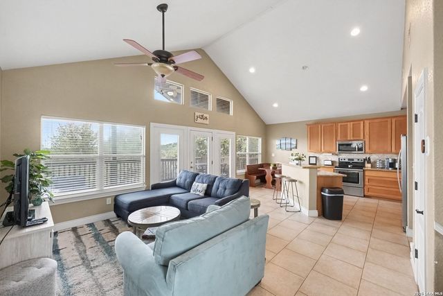 700 OAKLEAF DR, Canyon Lake, TX 78133