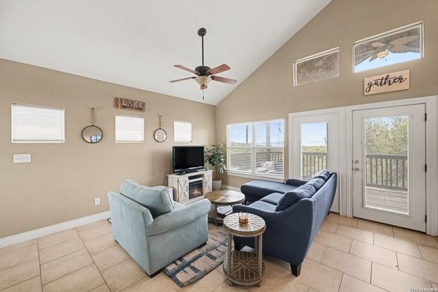 700 OAKLEAF DR, Canyon Lake, TX 78133