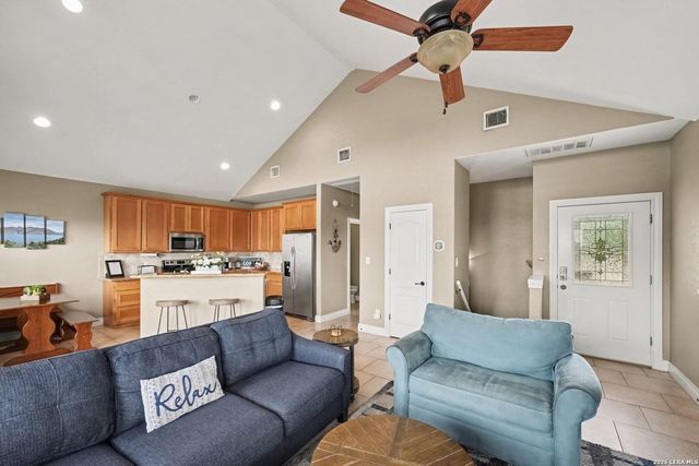 700 OAKLEAF DR, Canyon Lake, TX 78133