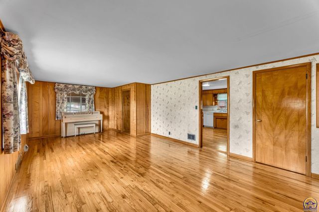 3803 NW Wilder RD, Topeka, KS 66617