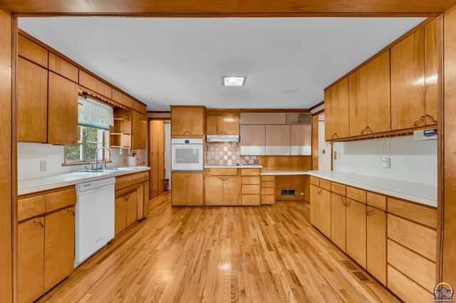 3803 NW Wilder RD, Topeka, KS 66617