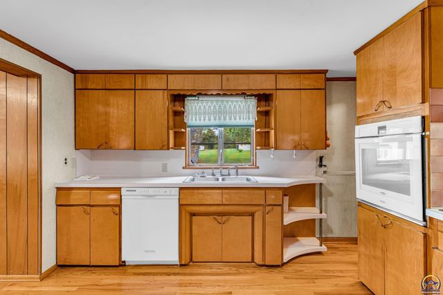 3803 NW Wilder RD, Topeka, KS 66617