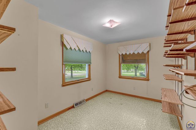 3803 NW Wilder RD, Topeka, KS 66617