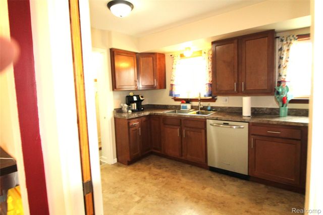 32474 Leona Street, Garden City, MI 48135