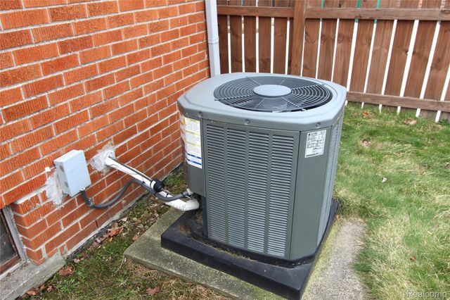 32474 Leona Street, Garden City, MI 48135