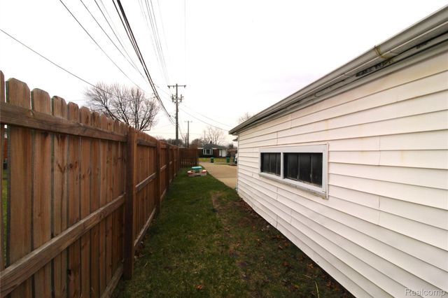 32474 Leona Street, Garden City, MI 48135