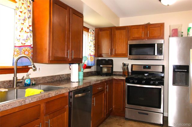 32474 Leona Street, Garden City, MI 48135