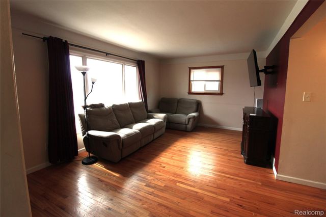 32474 Leona Street, Garden City, MI 48135