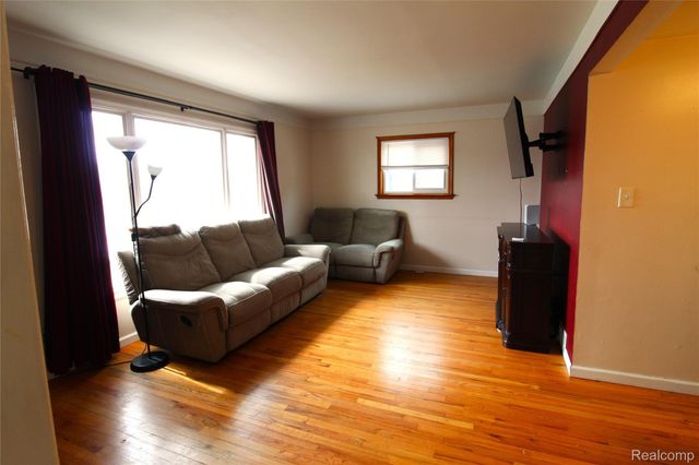 32474 Leona Street, Garden City, MI 48135