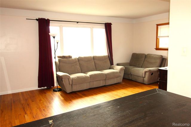 32474 Leona Street, Garden City, MI 48135