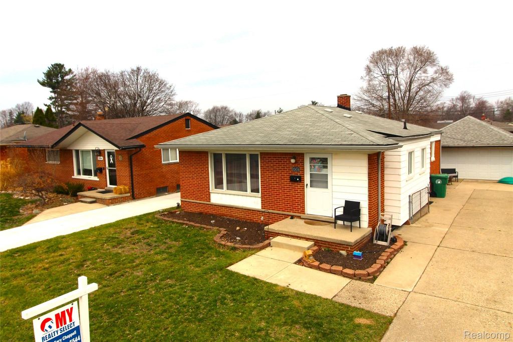 32474 Leona Street, Garden City, MI 48135