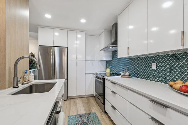 320 ISLAND WAY 101, Clearwater Beach, FL 33767