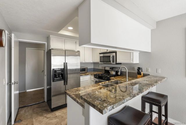 7439 Altiva Place, Carlsbad, CA 92009