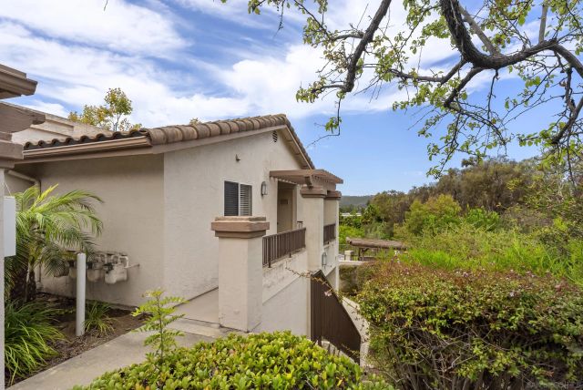 7439 Altiva Place, Carlsbad, CA 92009