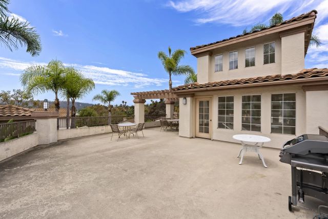 7439 Altiva Place, Carlsbad, CA 92009