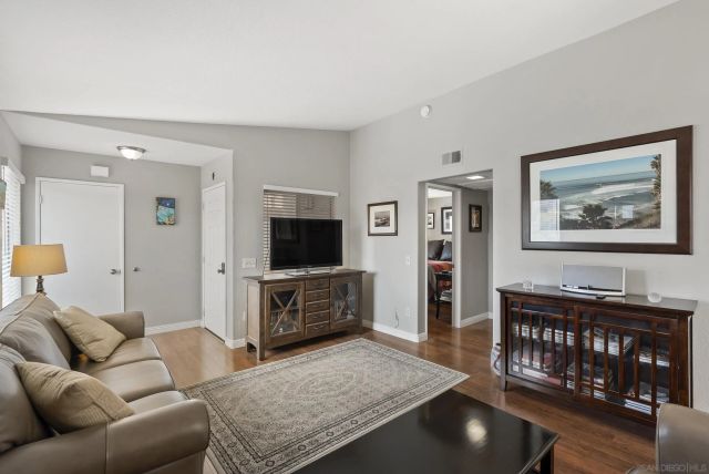 7439 Altiva Place, Carlsbad, CA 92009