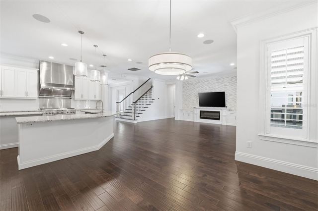 4615 W SUNSET BOULEVARD, Tampa, FL 33629