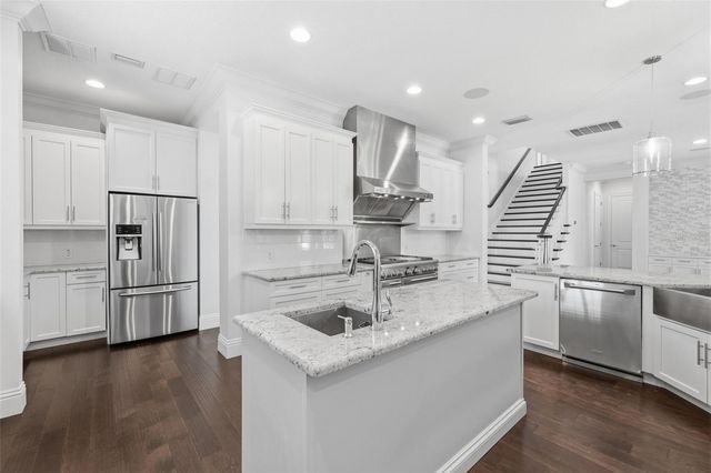 4615 W SUNSET BOULEVARD, Tampa, FL 33629