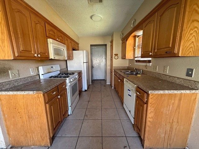 3313 Oak Timber Drive, Forest Hill, TX 76119