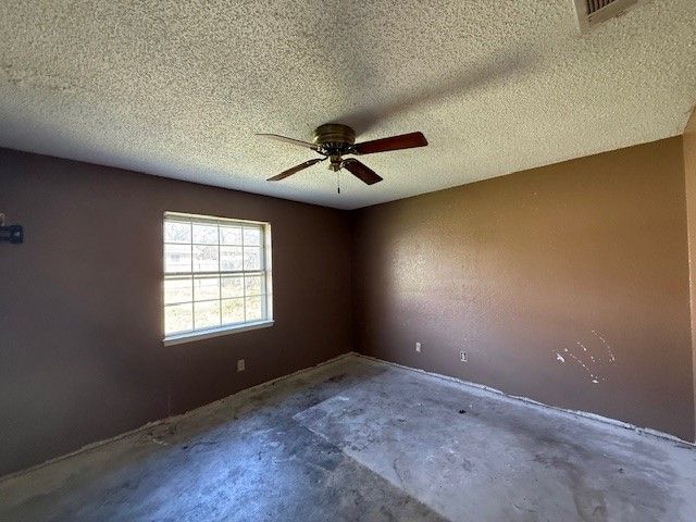 3313 Oak Timber Drive, Forest Hill, TX 76119