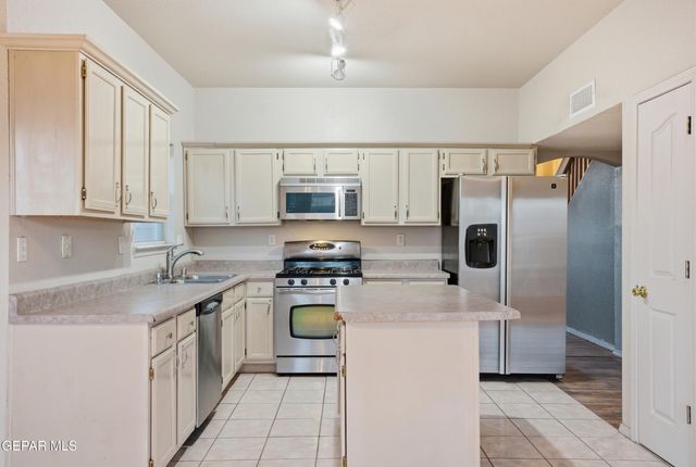 10725 PLEASANT SAND Drive, El Paso, TX 79924